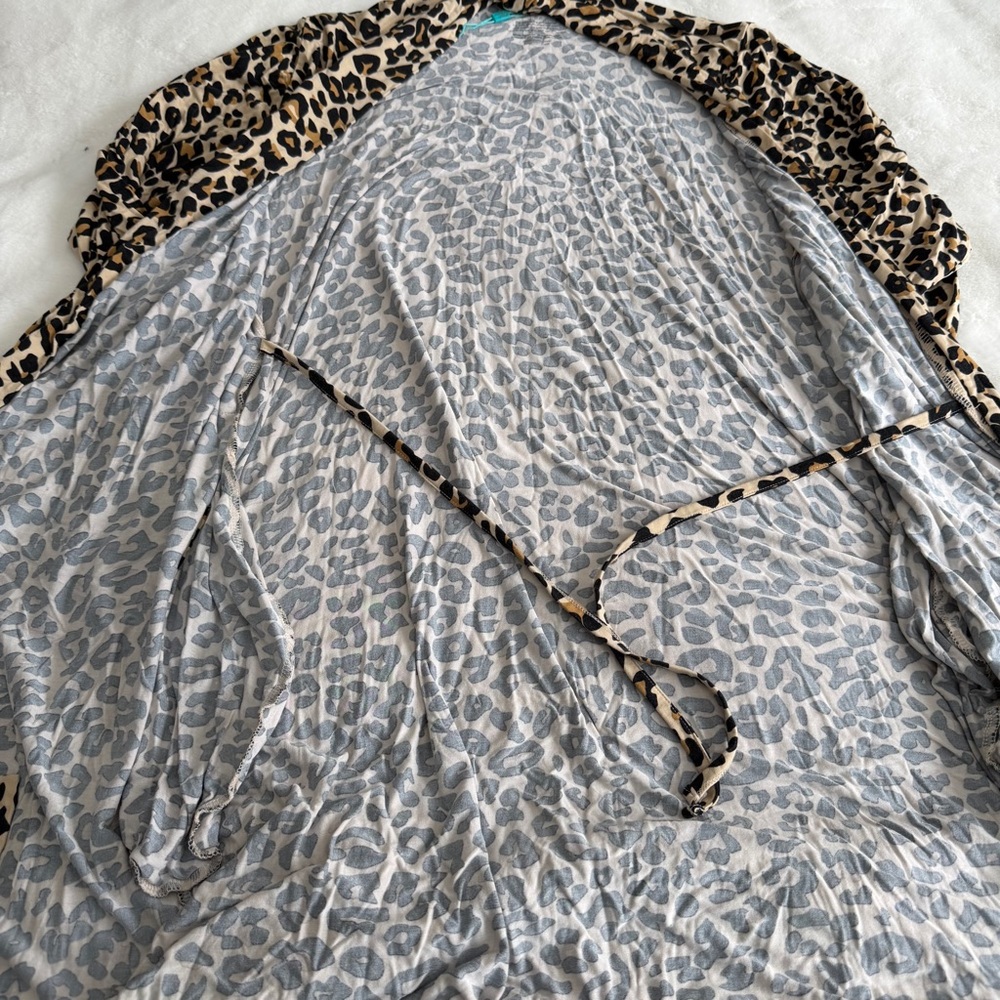 Posh Peanut Leopard Print Robe Size Large - Picture 6 of 8